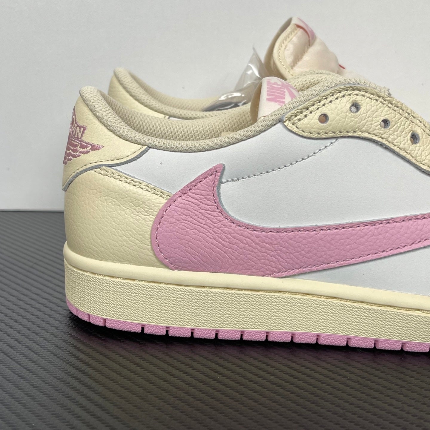 Air Jordan 1 Retro Low OG SP Travis Scott Shy Pink