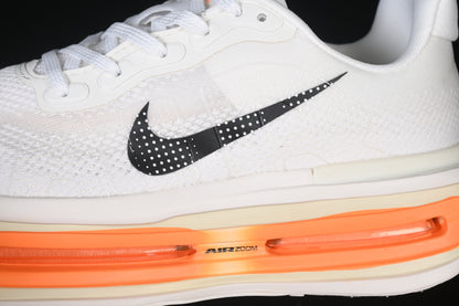 O Nike Vomero Premium Sail Coconut Milk