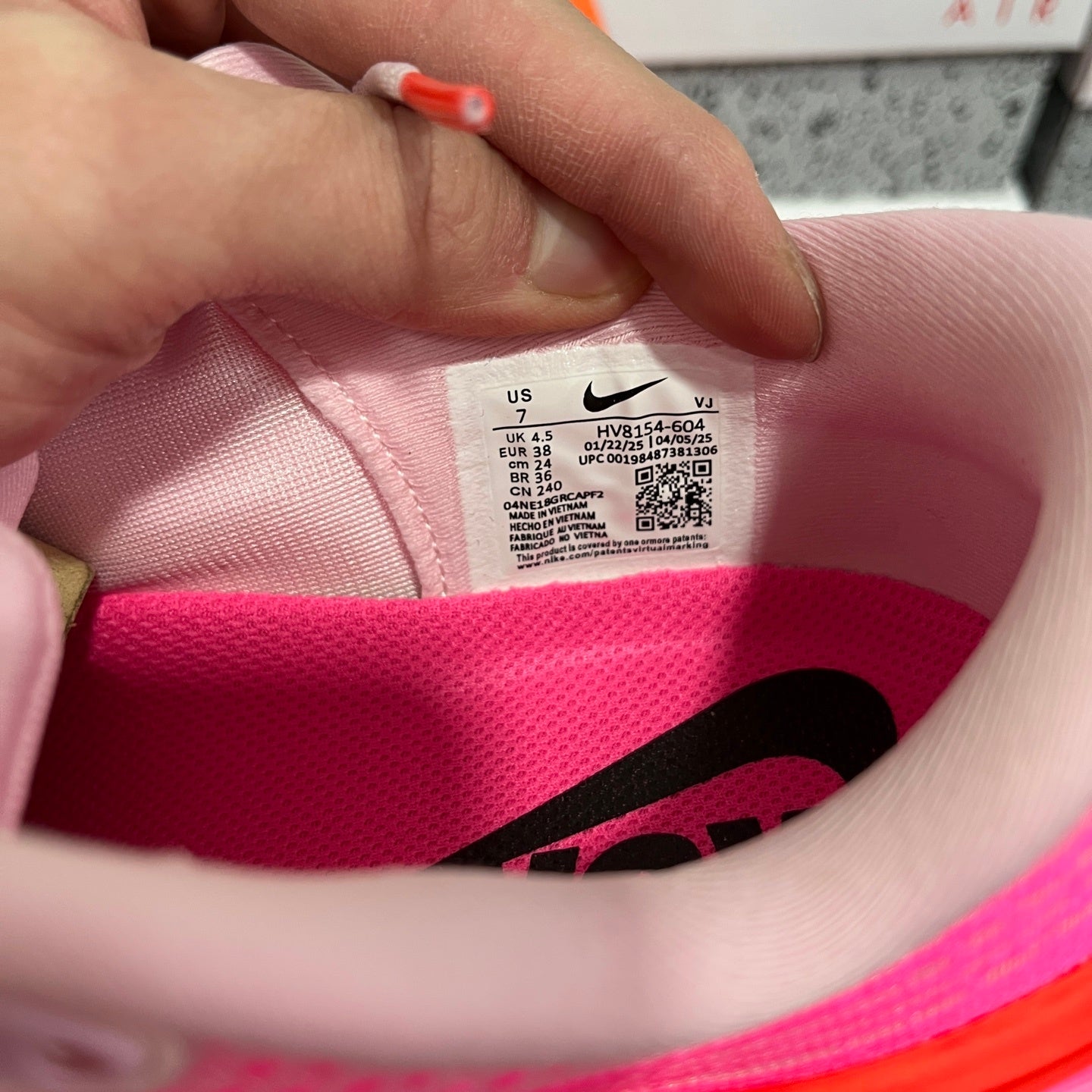 Air Zoom Vomero Plus Hyper Pink Bright Crimson