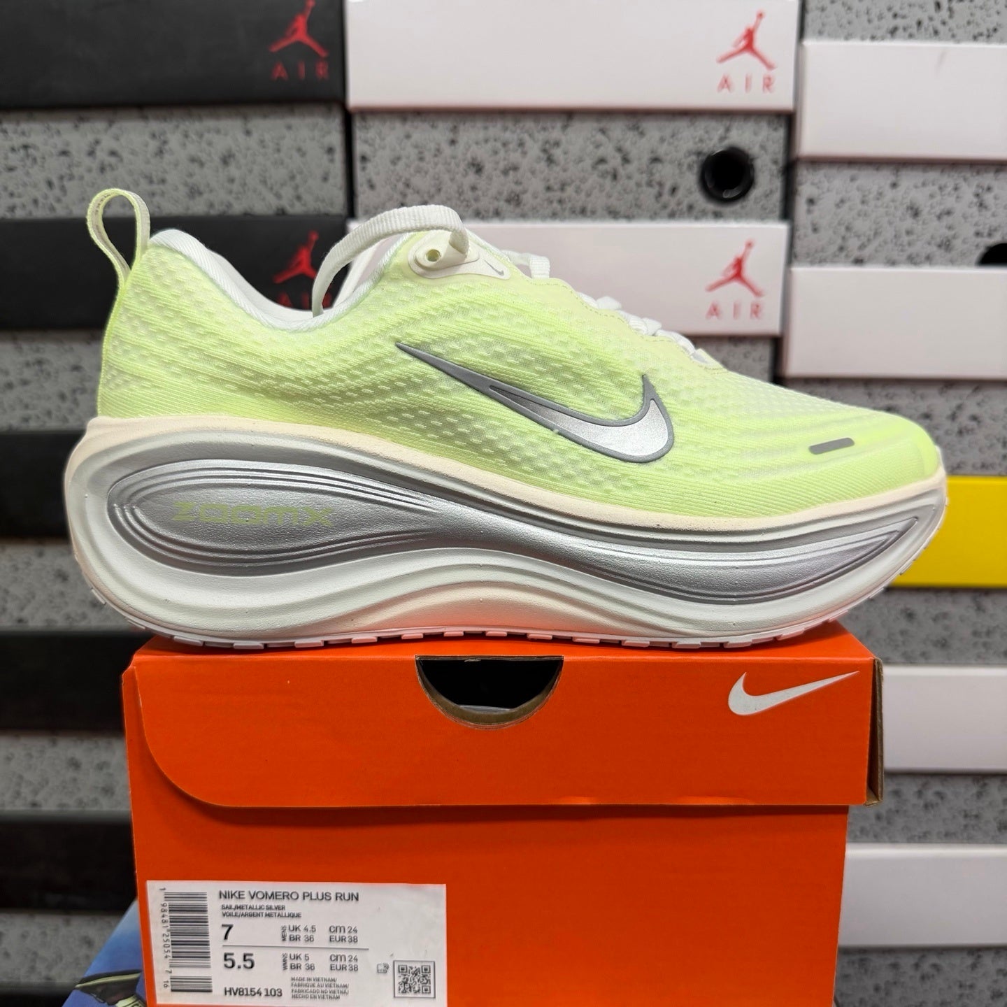 Air Zoom Vomero Plus Barely Volt
