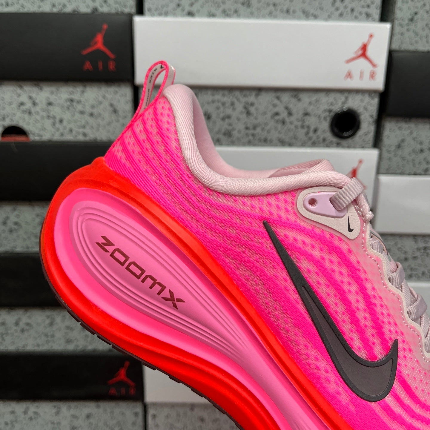 Air Zoom Vomero Plus Hyper Pink Bright Crimson