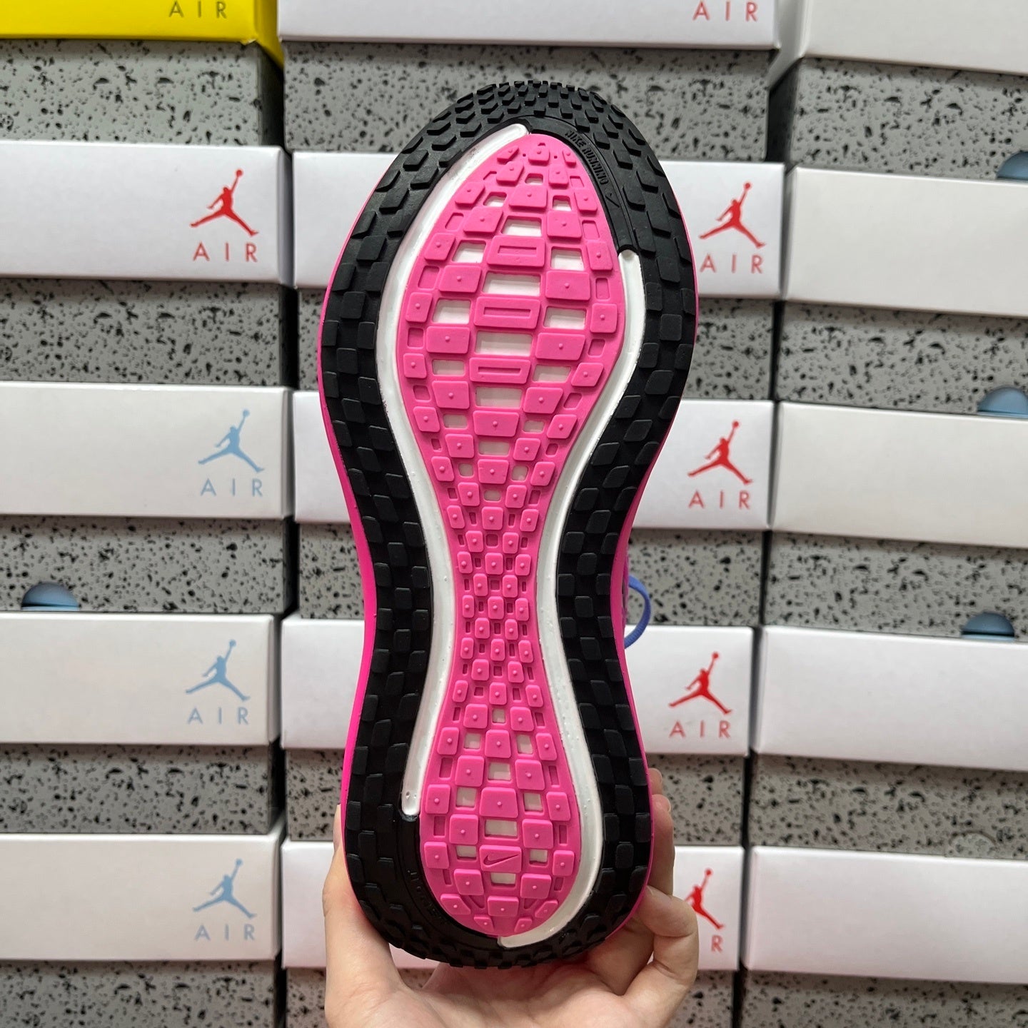 Air Zoom Vomero Plus Royal Pulse Fire Pink