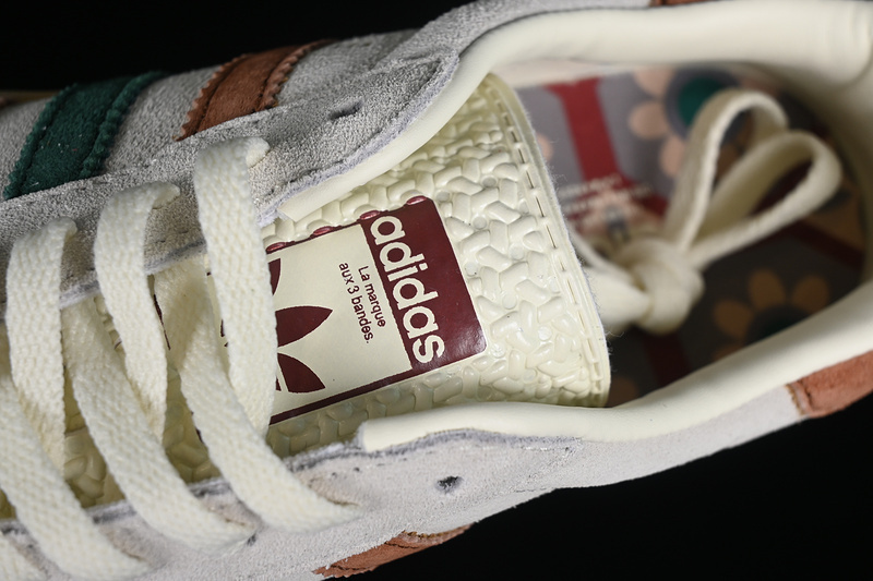 Gazelle bold maple leaf