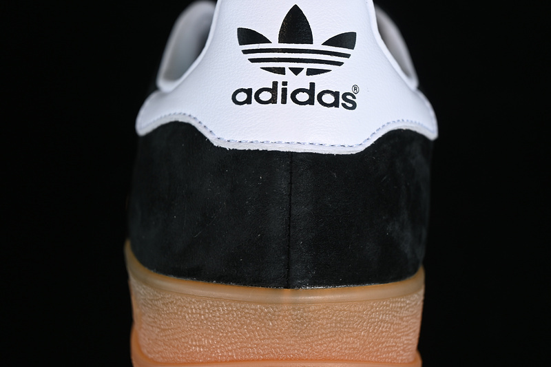 Gazelle indoor core black cloud white