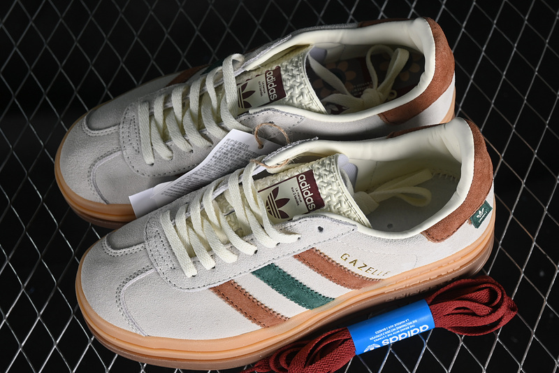 Gazelle bold maple leaf